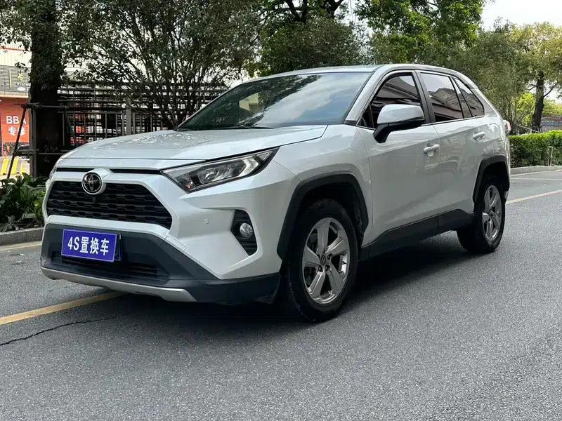RAV4 2021 2.0L CVT 2WD Fashion Edition — миниатюра 1