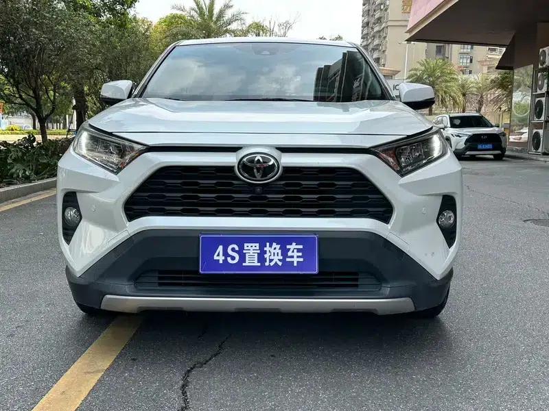 RAV4 2021 2.0L CVT 2WD Fashion Edition — миниатюра 2