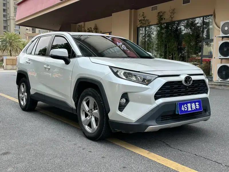 RAV4 2021 2.0L CVT 2WD Fashion Edition — миниатюра 3