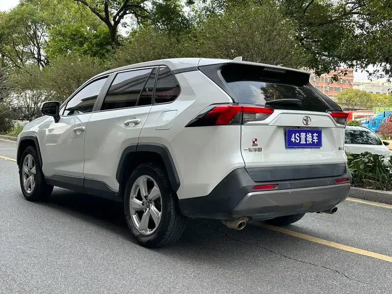 RAV4 2021 2.0L CVT 2WD Fashion Edition — миниатюра 4