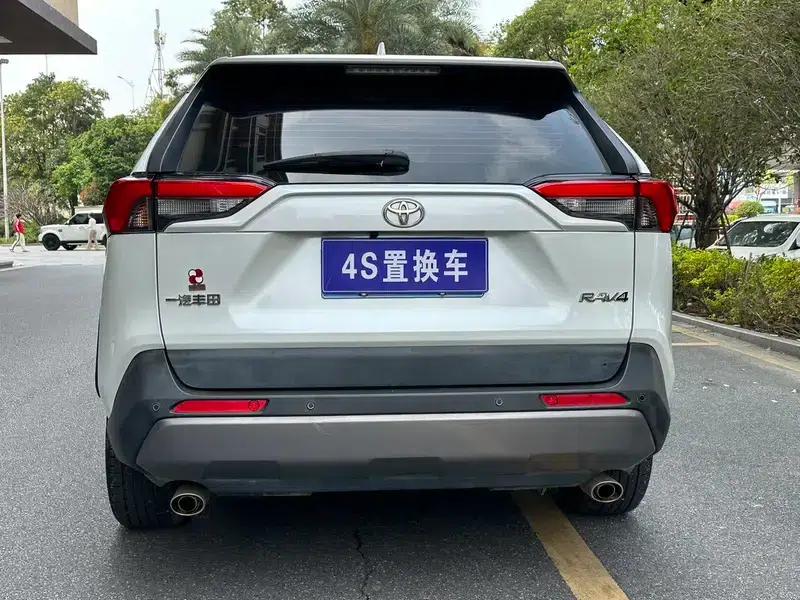 RAV4 2021 2.0L CVT 2WD Fashion Edition — миниатюра 5