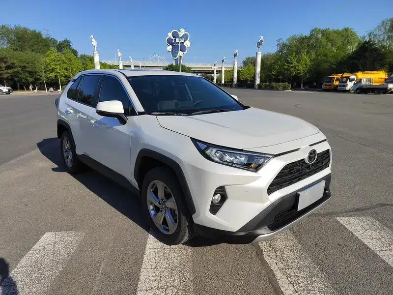 2022 RAV4 2.0L CVT 2WD Fashion Plus Edition — миниатюра 3