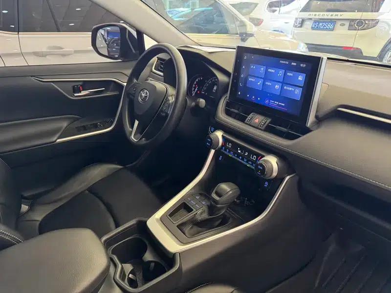 2022 Toyota RAV4 2.0L CVT 2WD Fashion Edition — миниатюра 8