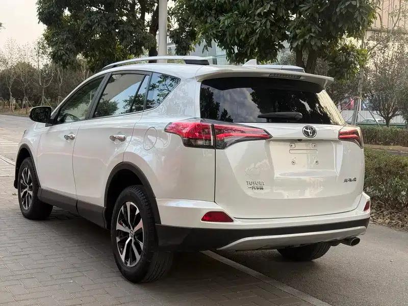 2016 RAV4 2.0L CVT 2WD Smart Edition — миниатюра 4