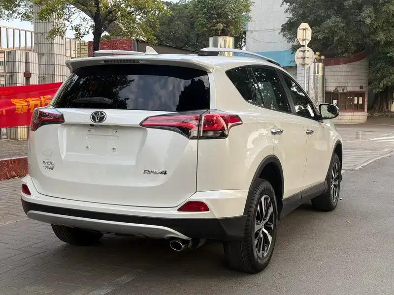 2016 RAV4 2.0L CVT 2WD Smart Edition — миниатюра 6