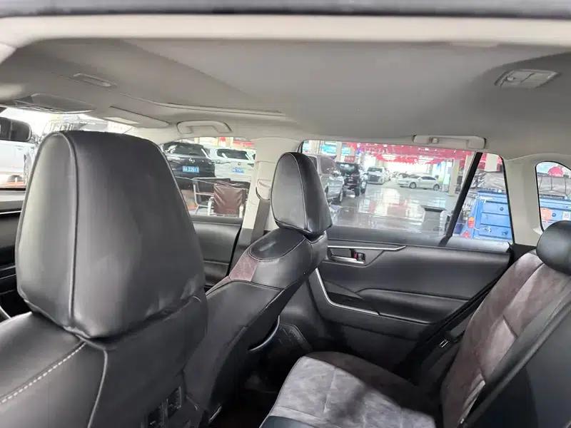 RAV4 2020 2.0L CVT 2WD Fashion Edition — миниатюра 20