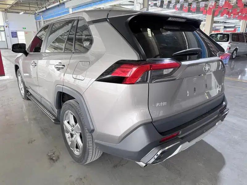 RAV4 2020 2.0L CVT 2WD Fashion Edition — миниатюра 4