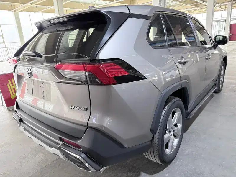 RAV4 2020 2.0L CVT 2WD Fashion Edition — миниатюра 6