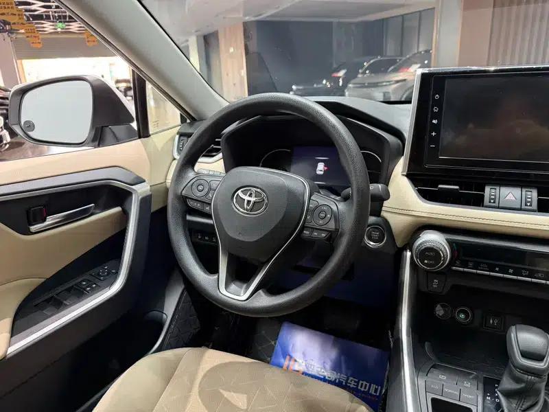 RAV4 2020 2.0L CVT 2WD Fashion Edition — миниатюра 17