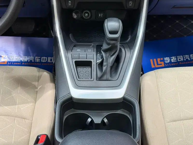 RAV4 2020 2.0L CVT 2WD Fashion Edition — миниатюра 18