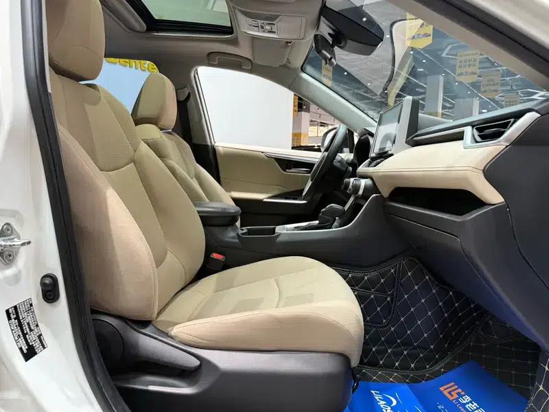 RAV4 2020 2.0L CVT 2WD Fashion Edition — миниатюра 24