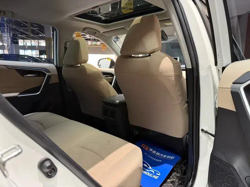 RAV4 2020 2.0L CVT 2WD Fashion Edition — миниатюра 26