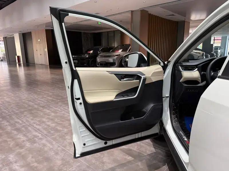 RAV4 2020 2.0L CVT 2WD Fashion Edition — миниатюра 27