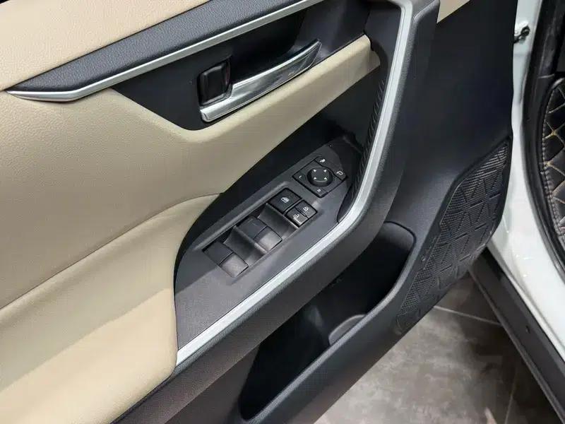 RAV4 2020 2.0L CVT 2WD Fashion Edition — миниатюра 28