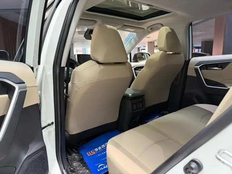 RAV4 2020 2.0L CVT 2WD Fashion Edition — миниатюра 30