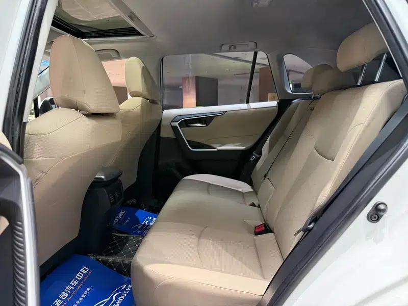 RAV4 2020 2.0L CVT 2WD Fashion Edition — миниатюра 31