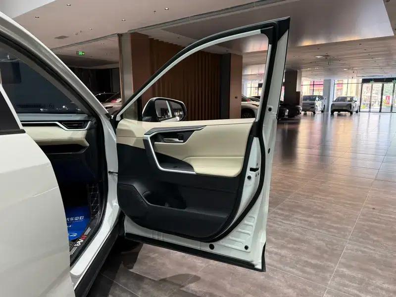 RAV4 2020 2.0L CVT 2WD Fashion Edition — миниатюра 32