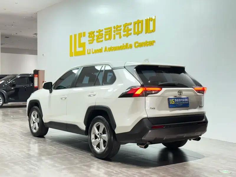 RAV4 2020 2.0L CVT 2WD Fashion Edition — миниатюра 5