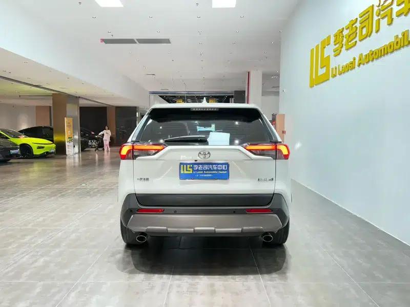 RAV4 2020 2.0L CVT 2WD Fashion Edition — миниатюра 6
