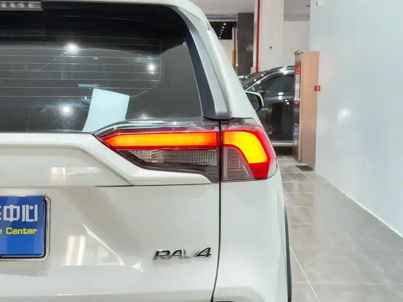 RAV4 2020 2.0L CVT 2WD Fashion Edition — миниатюра 10