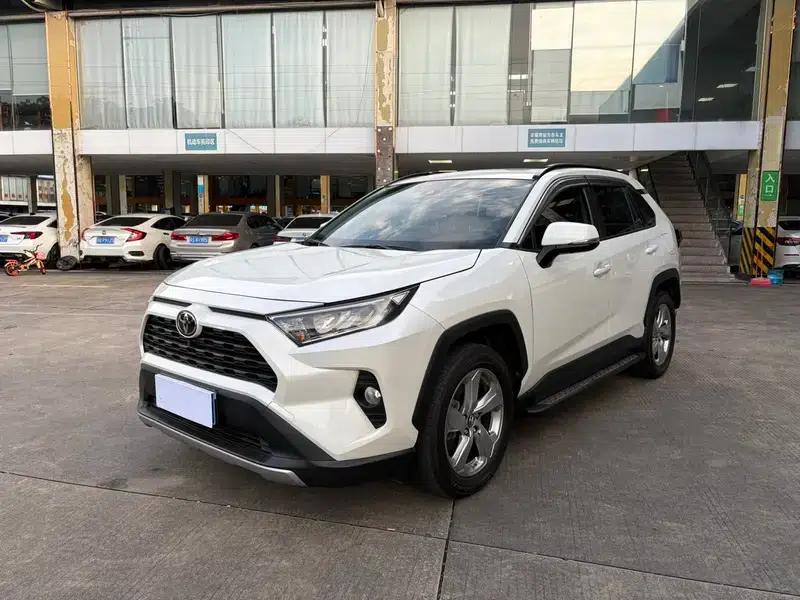 RAV4 2020 2.0L CVT 2WD Fashion Plus Edition — миниатюра 1