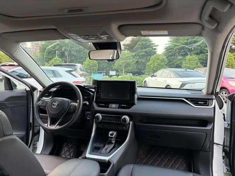 RAV4 2020 2.0L CVT 2WD Fashion Plus Edition — миниатюра 6