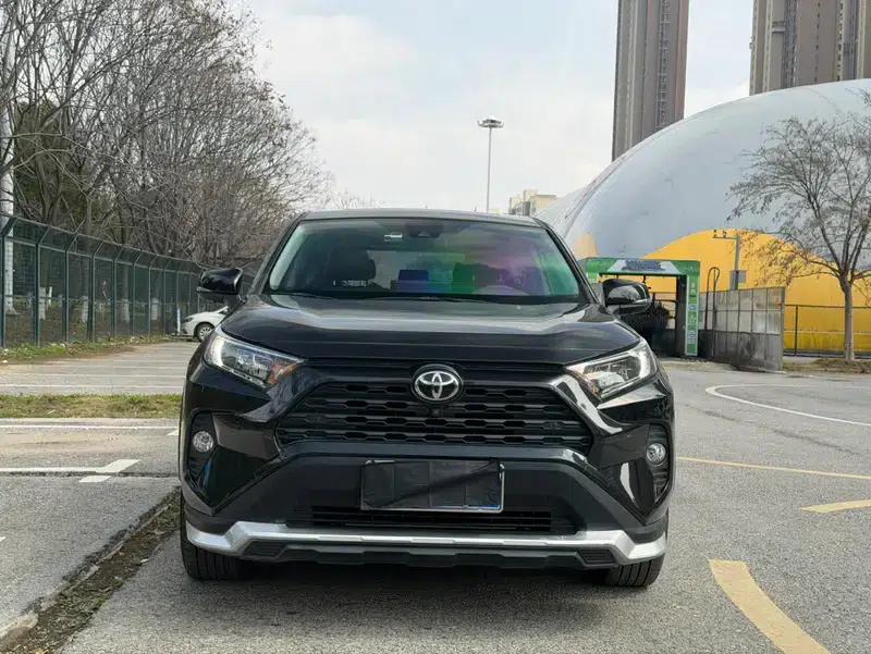 2022 RAV4 2.0L CVT 2WD Fashion Plus Edition — миниатюра 2