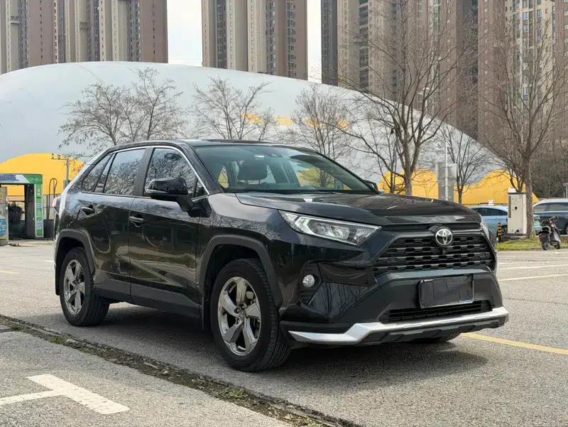 2022 RAV4 2.0L CVT 2WD Fashion Plus Edition — миниатюра 3