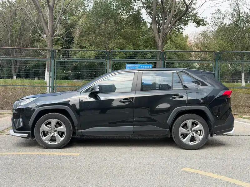 2022 RAV4 2.0L CVT 2WD Fashion Plus Edition — миниатюра 4