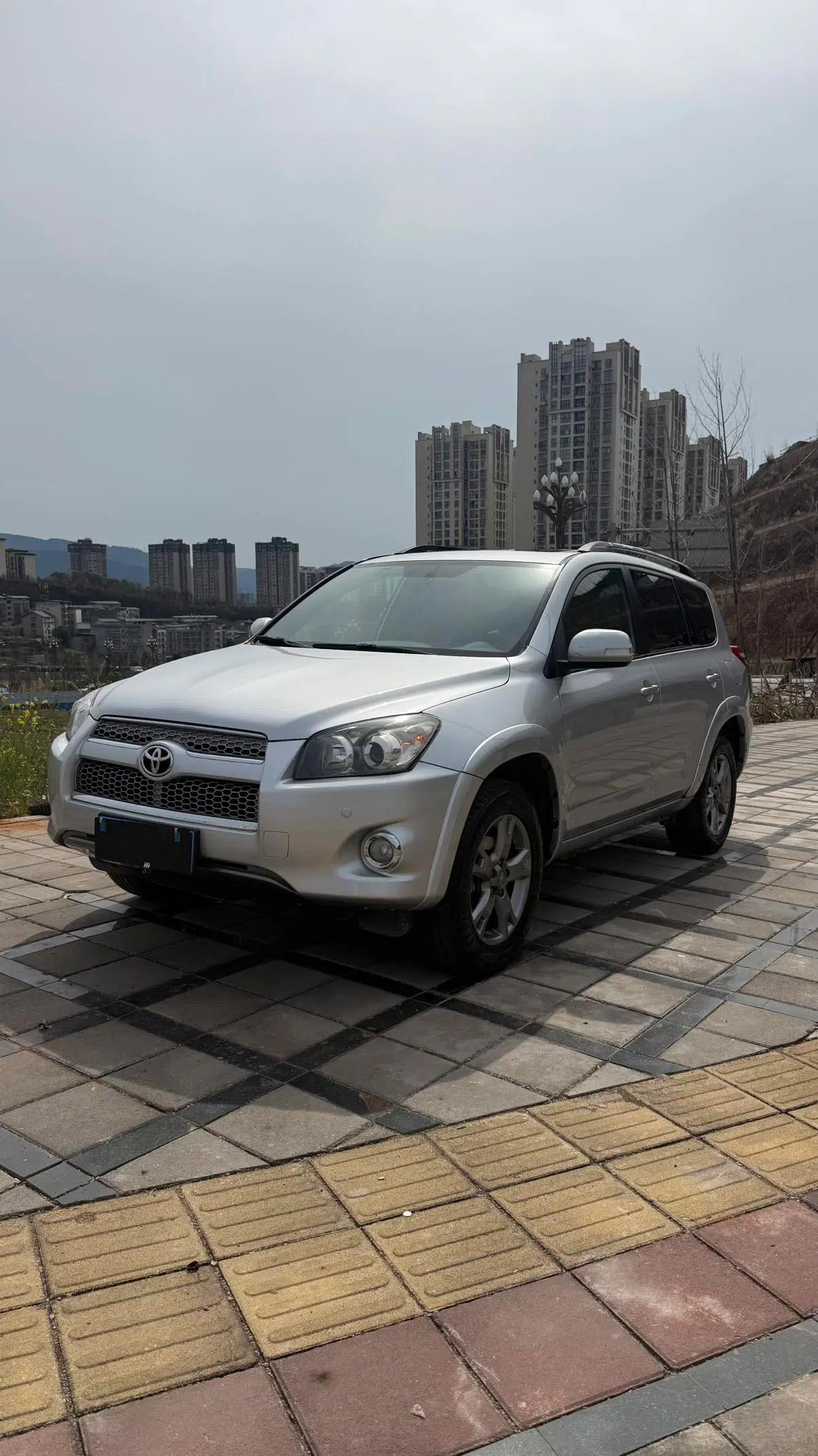RAV4 2013 Special Edition 2.0L Automatic Elite — миниатюра 1