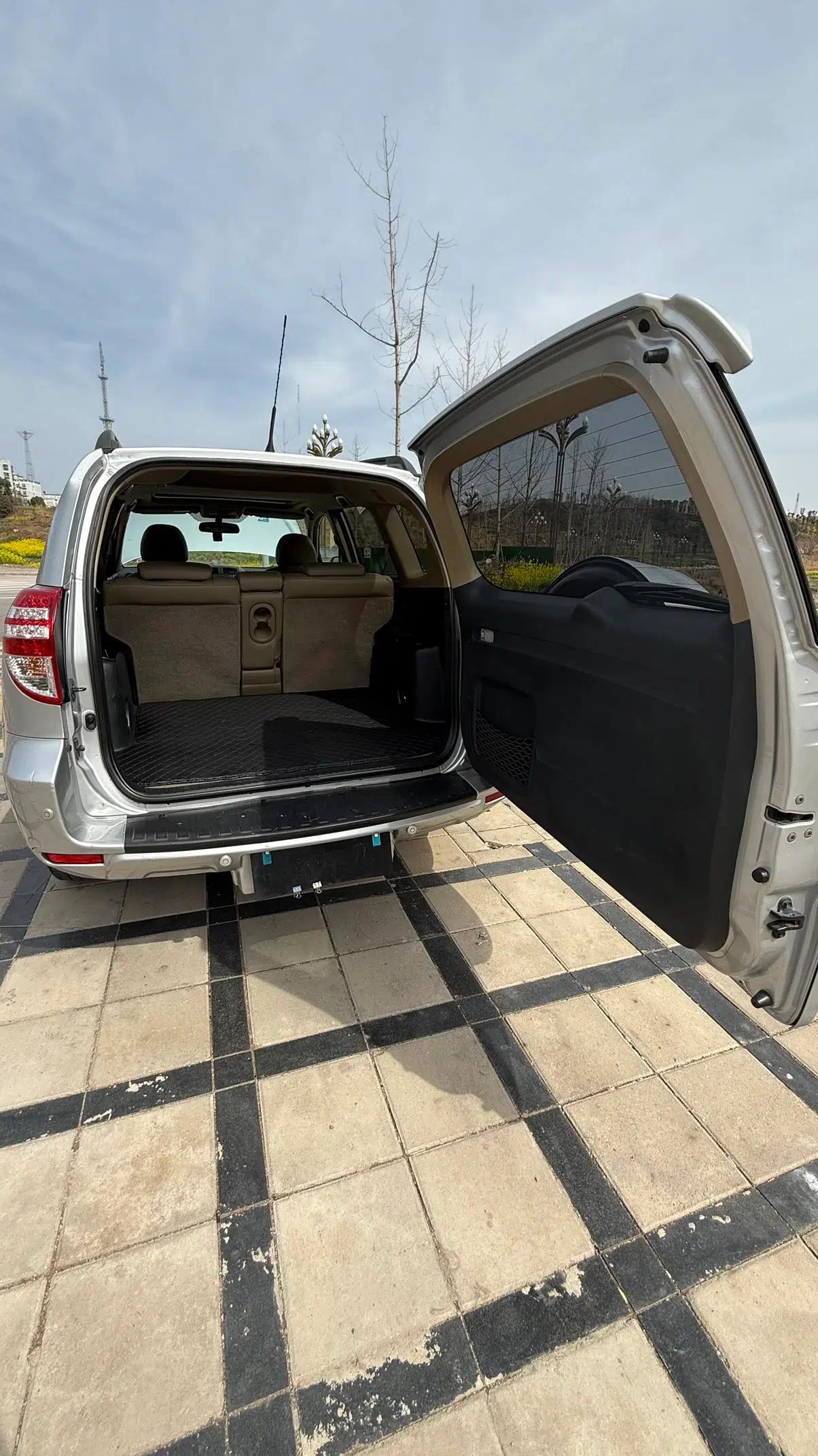 RAV4 2013 Special Edition 2.0L Automatic Elite — миниатюра 18