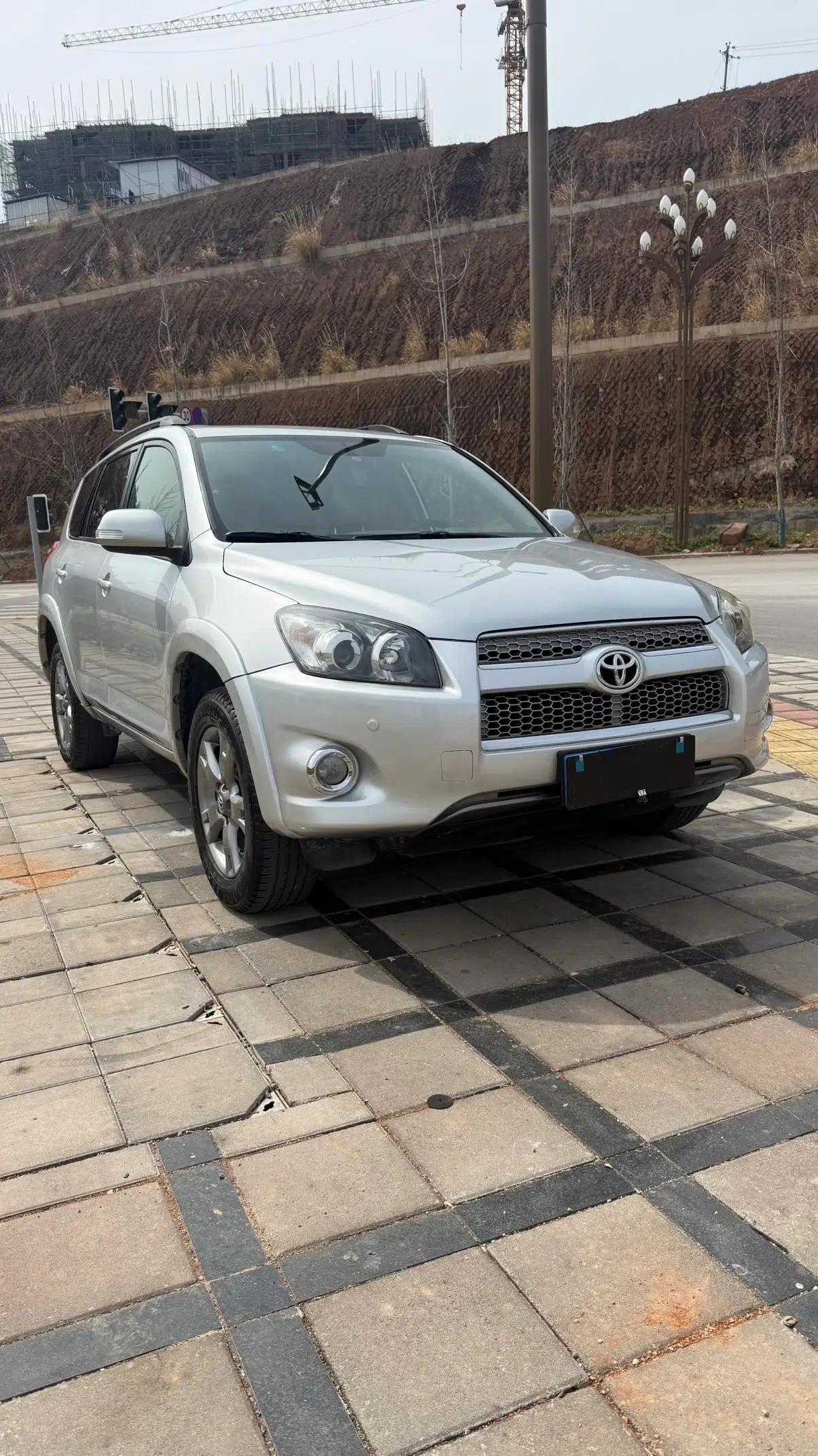 RAV4 2013 Special Edition 2.0L Automatic Elite — миниатюра 3