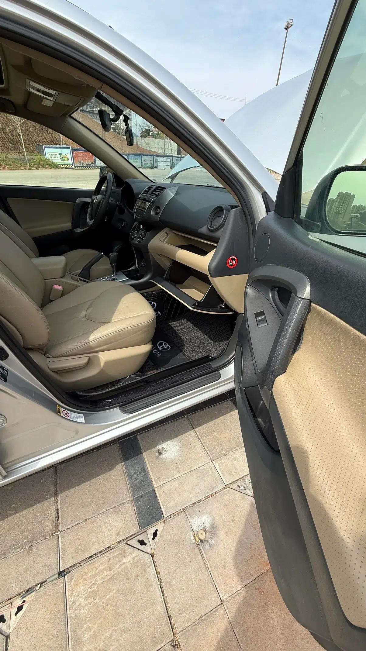 RAV4 2013 Special Edition 2.0L Automatic Elite — миниатюра 23