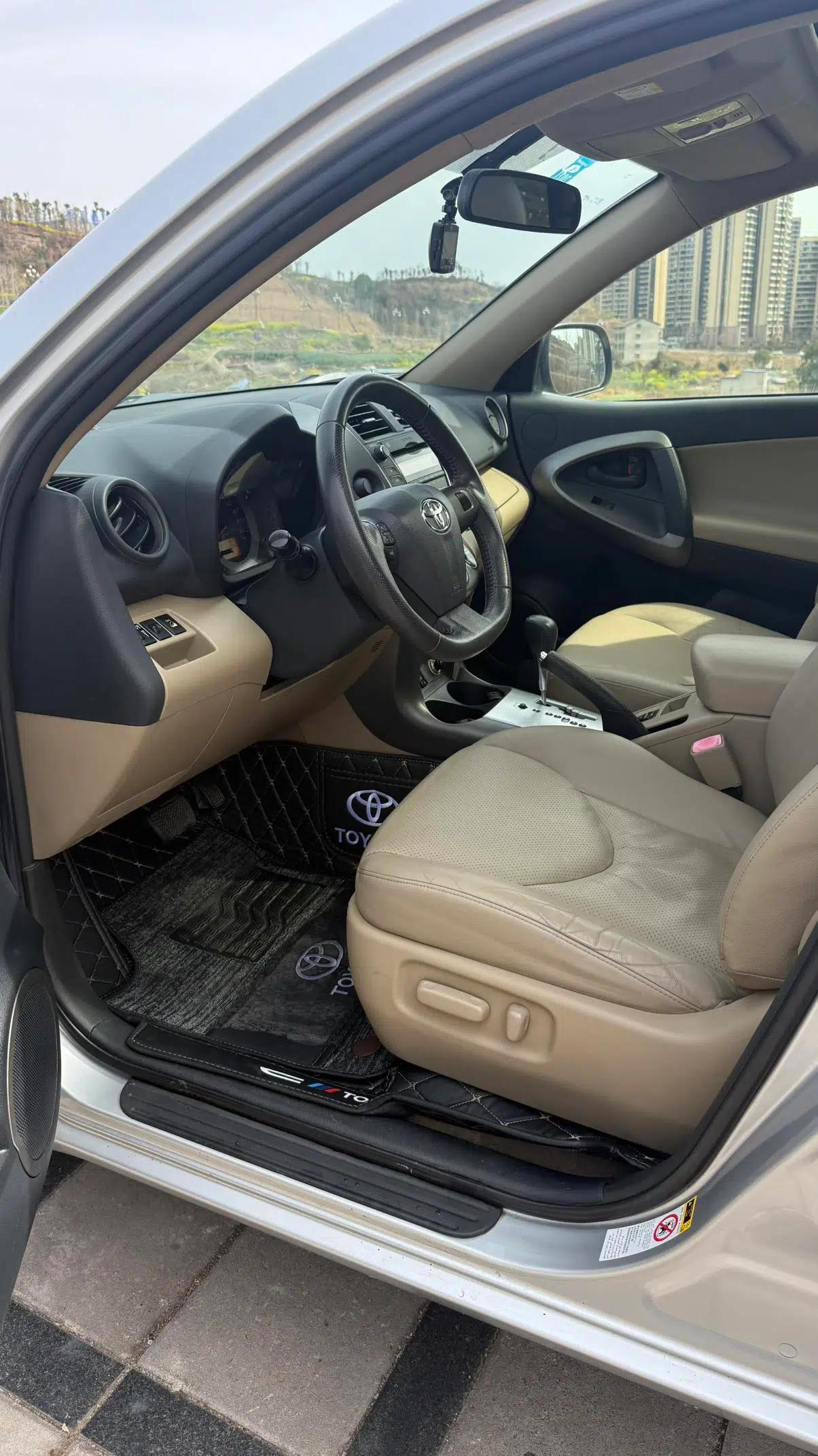 RAV4 2013 Special Edition 2.0L Automatic Elite — миниатюра 4