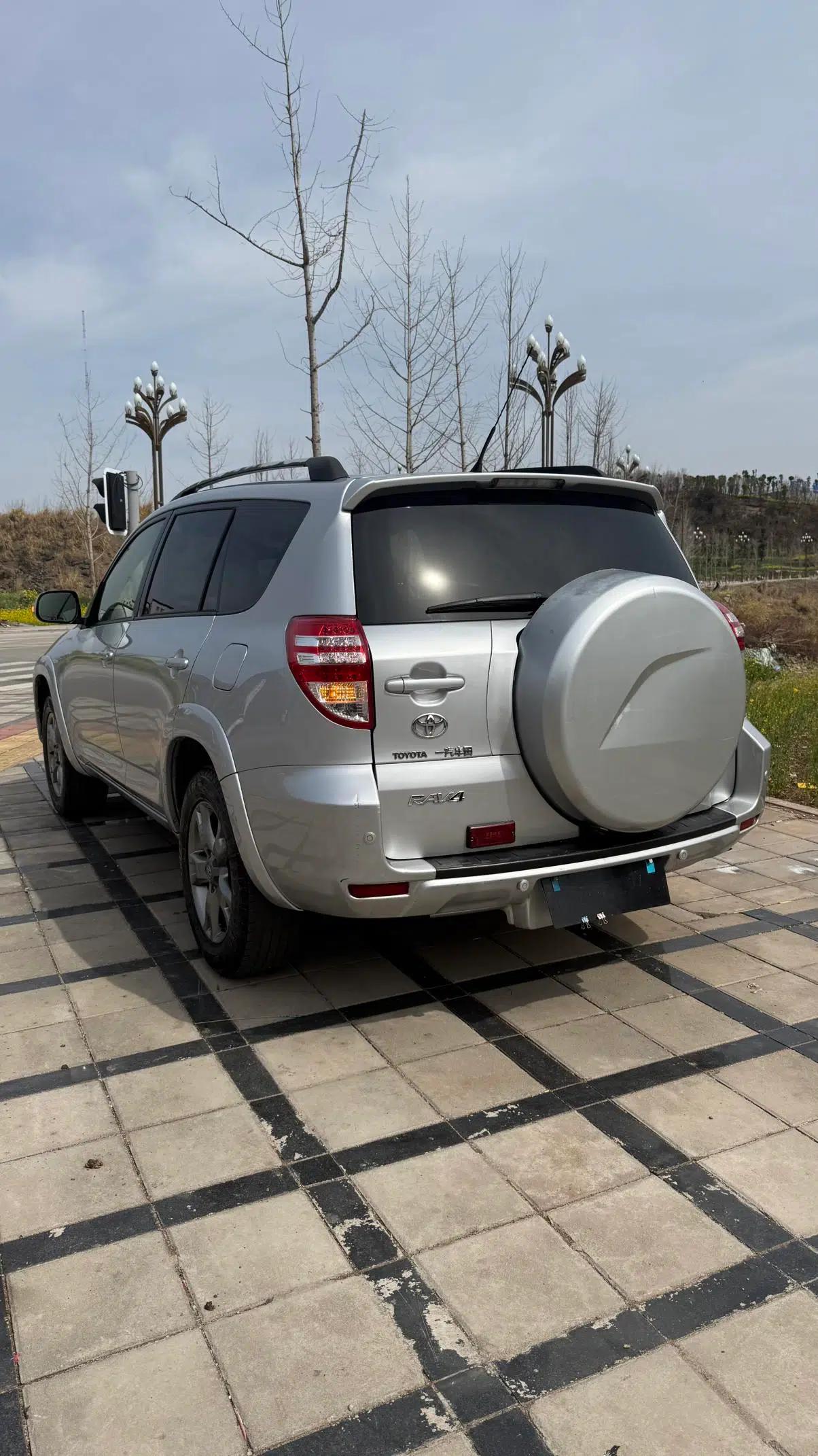 RAV4 2013 Special Edition 2.0L Automatic Elite — миниатюра 7