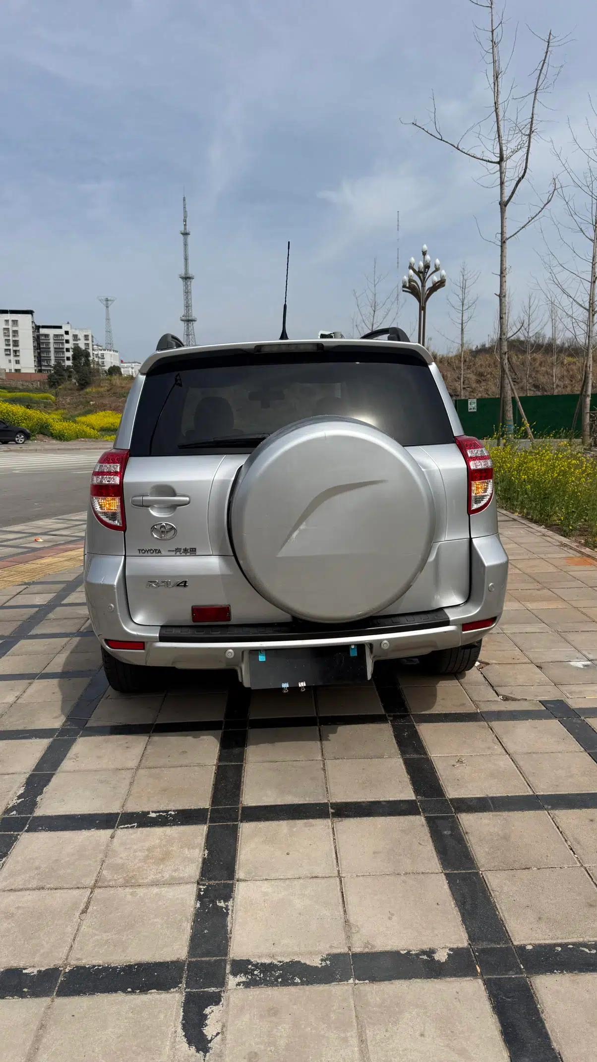 RAV4 2013 Special Edition 2.0L Automatic Elite — миниатюра 8