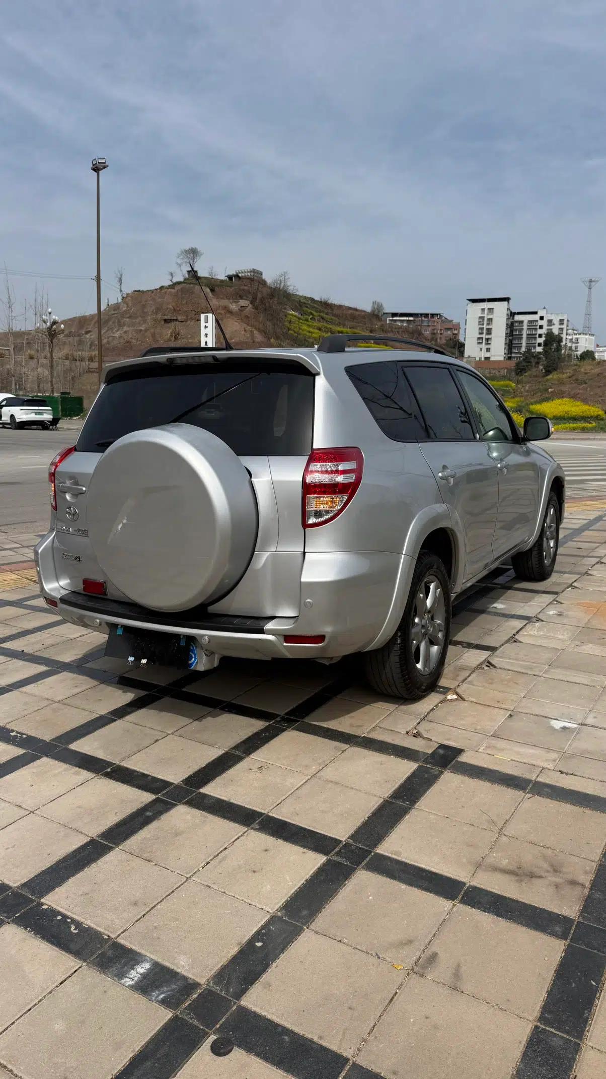 RAV4 2013 Special Edition 2.0L Automatic Elite — миниатюра 9