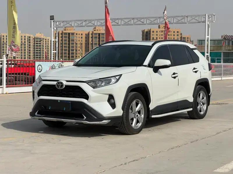 2021 RAV4 2.0L CVT 4WD Fashion Plus Edition — миниатюра 1