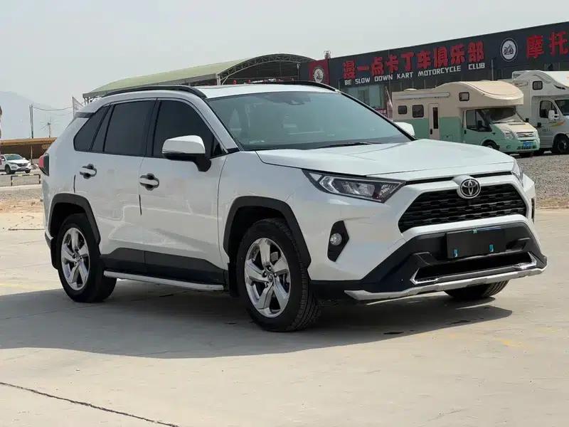 2021 RAV4 2.0L CVT 4WD Fashion Plus Edition — миниатюра 3