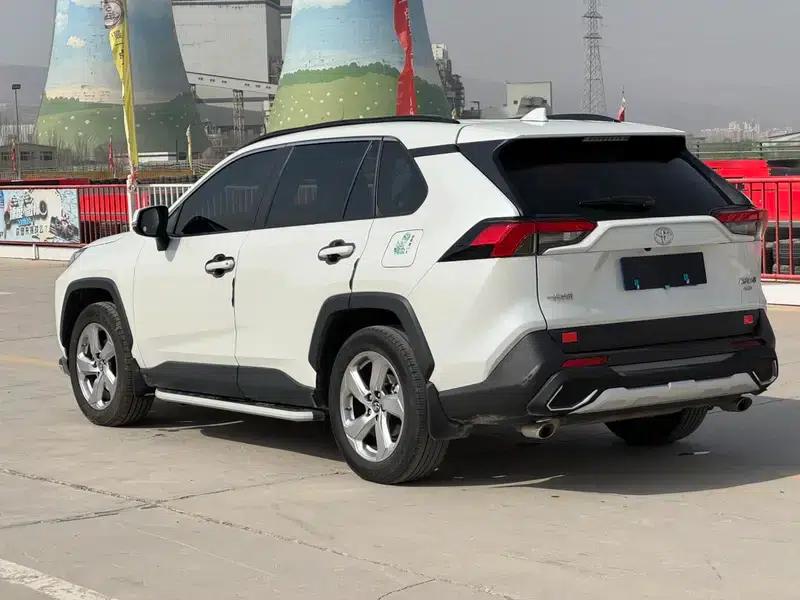 2021 RAV4 2.0L CVT 4WD Fashion Plus Edition — миниатюра 4