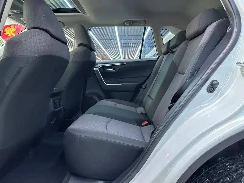 RAV4 2020 2.0L CVT 4WD Fashion Edition — миниатюра 18