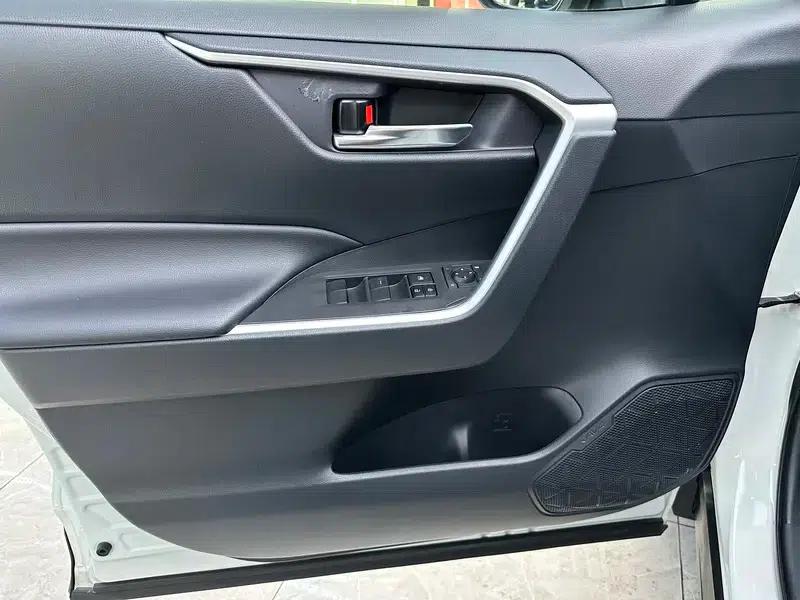 RAV4 2020 2.0L CVT 4WD Fashion Edition — миниатюра 7