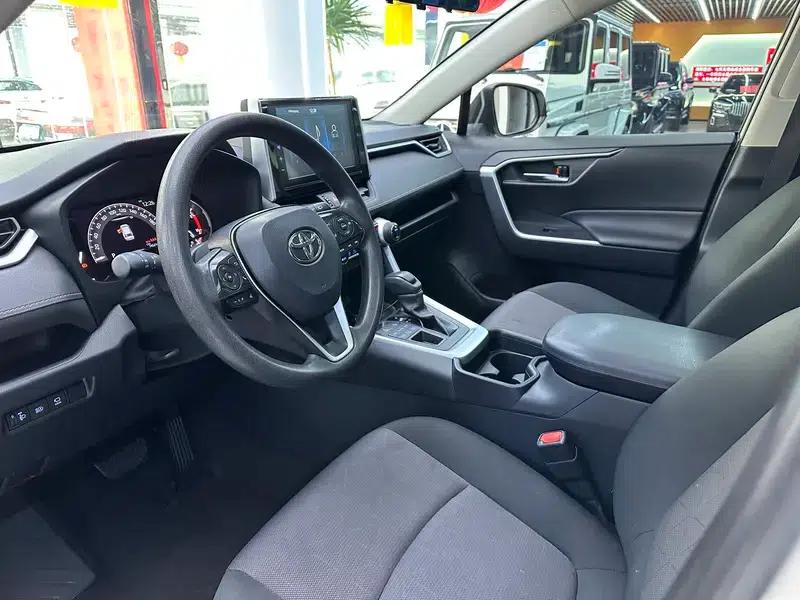 RAV4 2020 2.0L CVT 4WD Fashion Edition — миниатюра 9