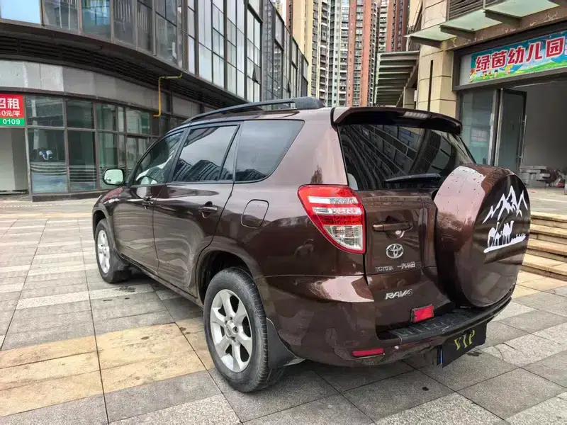 2011 RAV4 2.0L Automatic Classic Edition — миниатюра 4