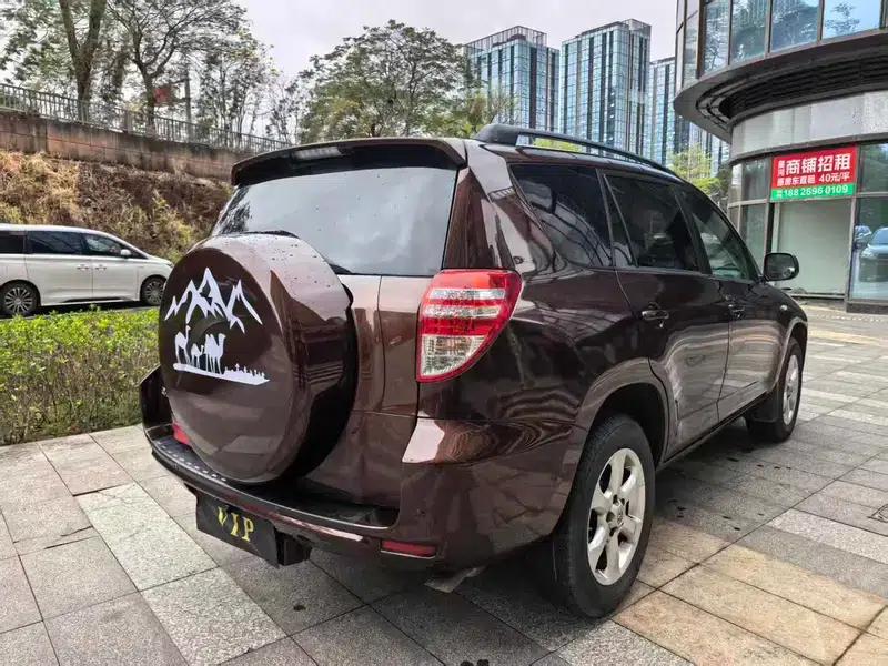 2011 RAV4 2.0L Automatic Classic Edition — миниатюра 6
