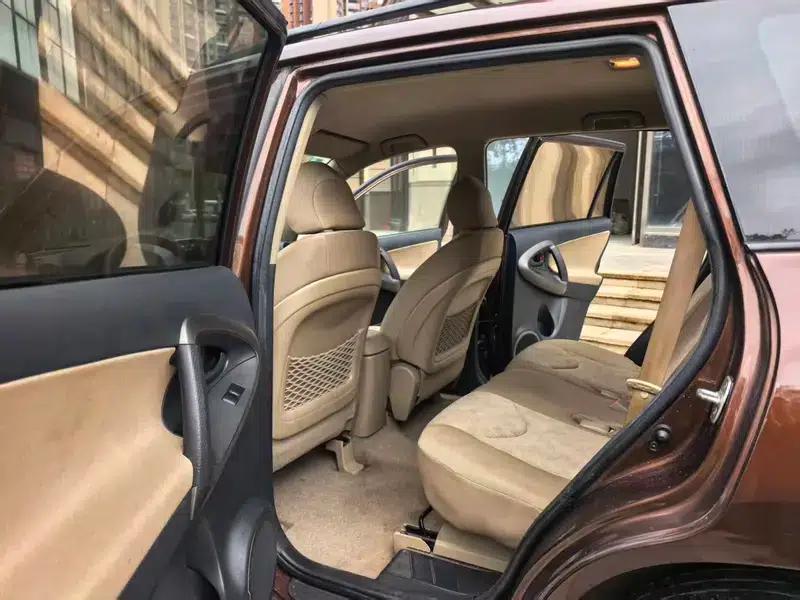 2011 RAV4 2.0L Automatic Classic Edition — миниатюра 9