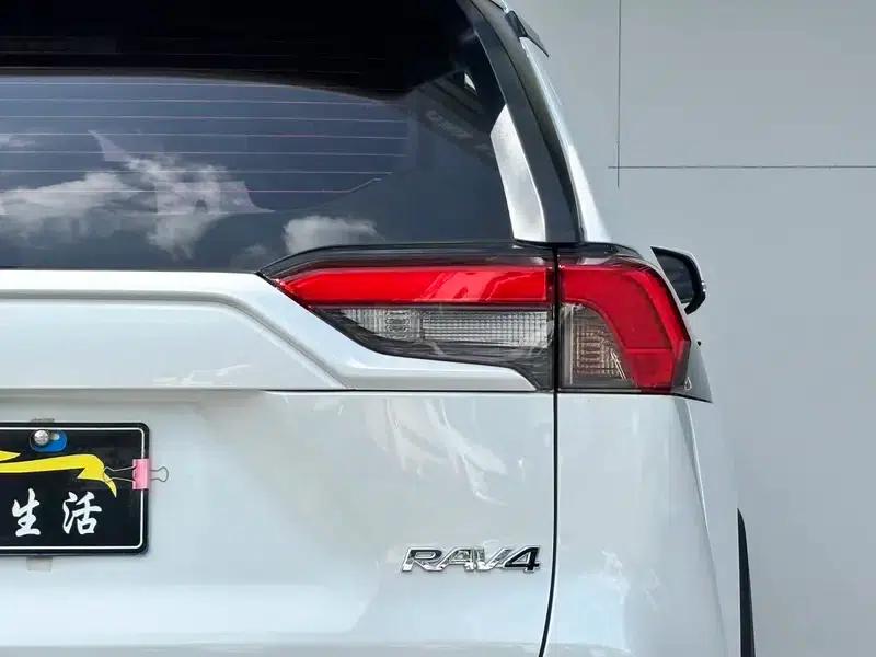 2023 RAV4 2.0L CVT 2WD Fashion Edition — миниатюра 12