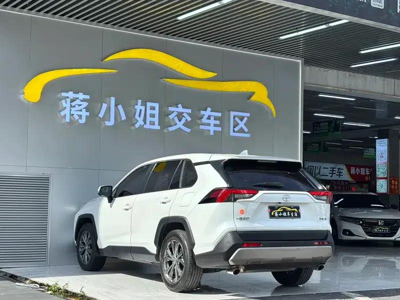 2023 RAV4 2.0L CVT 2WD Fashion Edition — миниатюра 4
