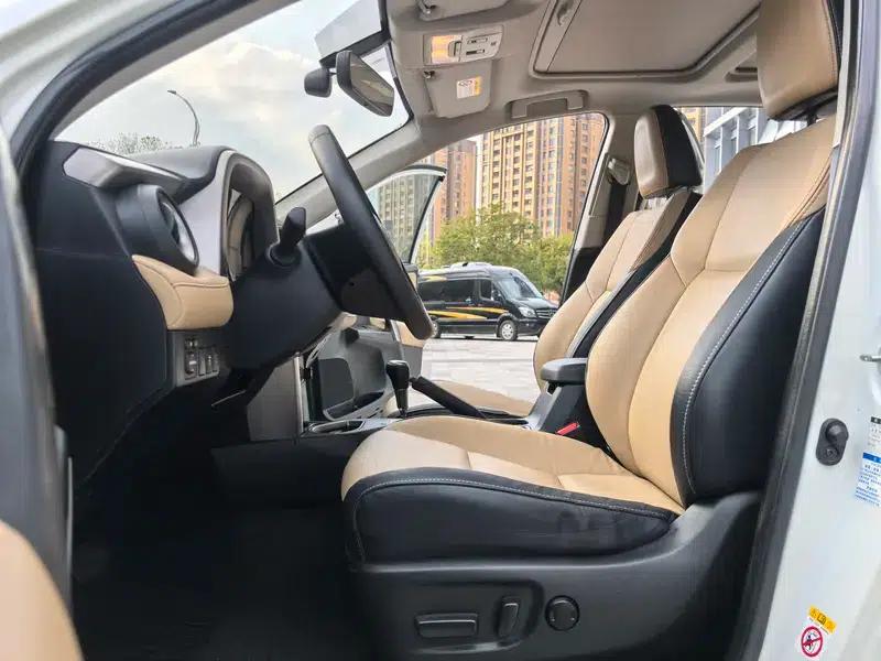 2016 RAV4 2.5L Automatic 4WD Elite Edition — миниатюра 21