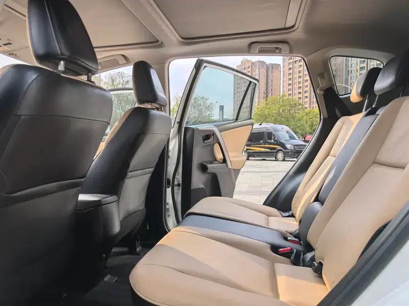 2016 RAV4 2.5L Automatic 4WD Elite Edition — миниатюра 22